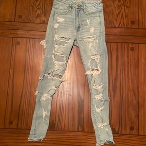 Women’s American Eagle Distressed HighRise Skinny Jeans; Size 6; Length- Regular